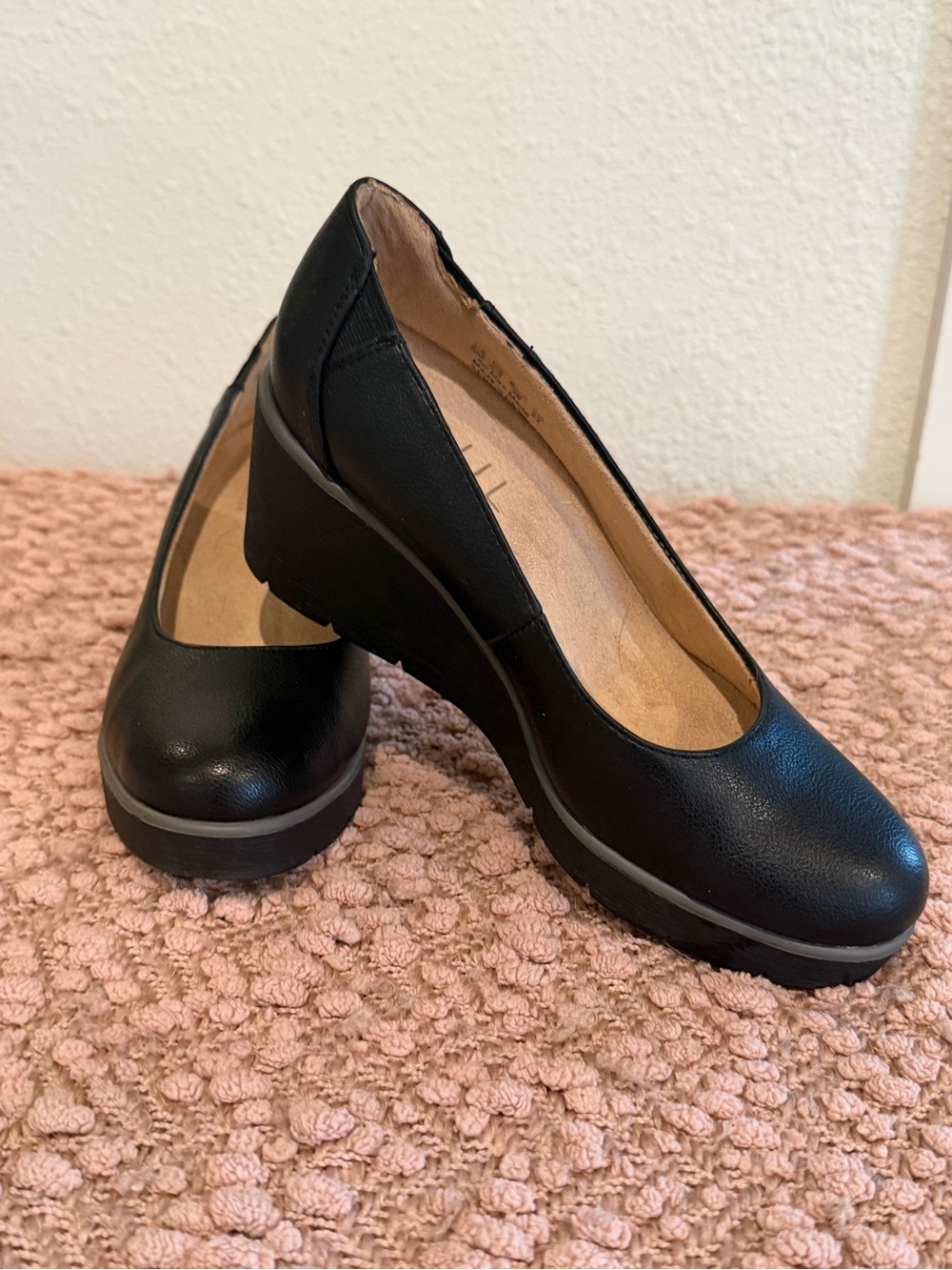 SOUL Naturalizer Black Leather Wedge Pumps